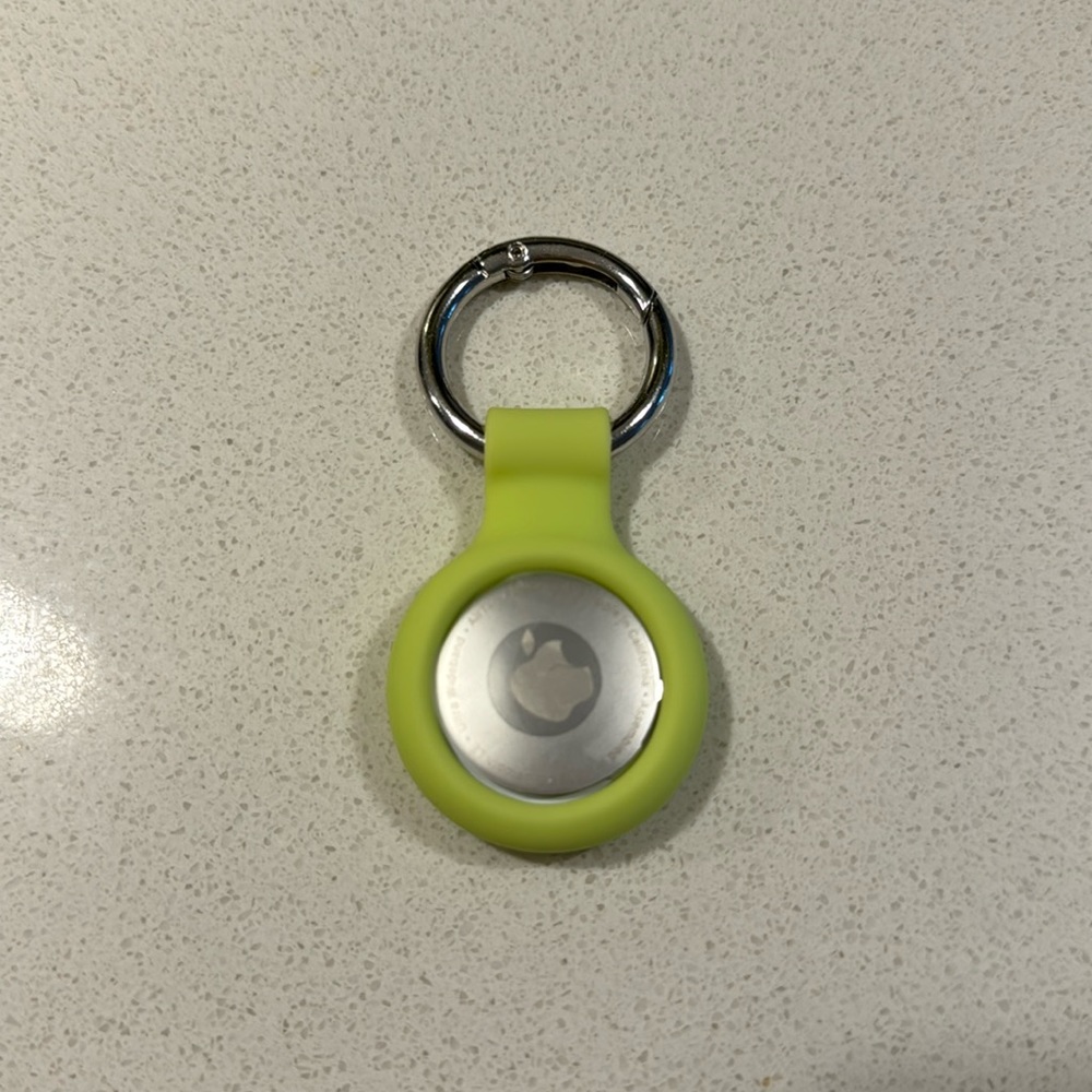 NEW Unused Apple AirTag w Protective Case